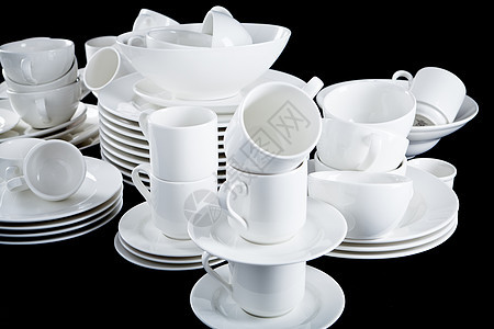 混合白色盘子杯和盘子 用黑色隔绝的杯子午餐烹饪厨具制品早餐餐厅厨房食物宴会图片