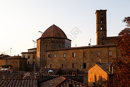 意大利托斯卡纳的伏尔特拉小城日落晴天石头市中心房屋宗教家园圆顶文化村庄正方形图片