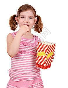 小女孩用白的爆米花吃爆米花图片