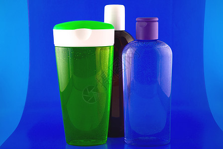 蓝色背面的化妆品容器塑料香水烘干身体打扫空白清洁剂浴室管子绿色图片