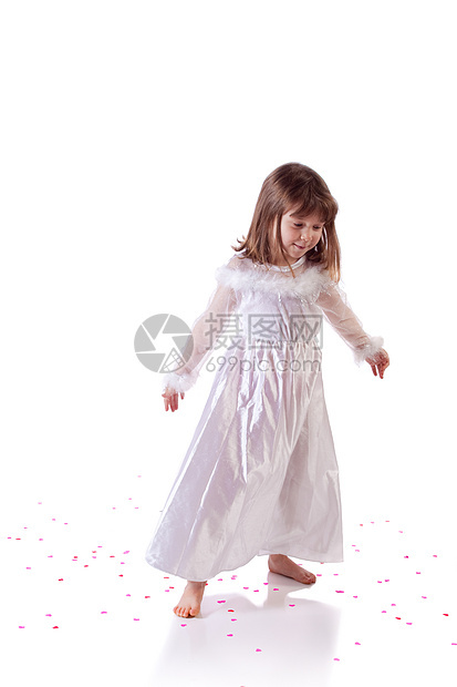 女孩跳舞青年女性情人孩子公主幸福裙子纸屑地面童年图片