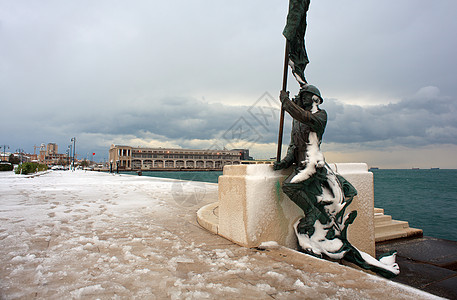 下雪的里雅斯特狂欢节天气青铜遗产季节雕像旅游游客文化旅行图片