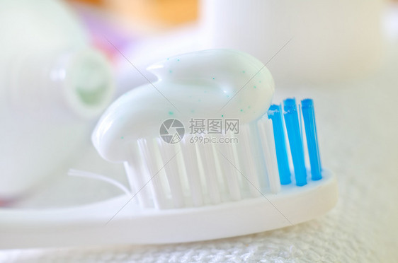 牙刷洗手间药品清洁工口腔夫妻化妆品生活牙膏毛巾人员图片
