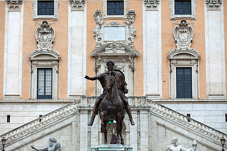 意大利罗马卡比托利欧山的马库斯奥勒留骑马雕像旅游马术神话雕塑旅行历史首都纪念碑地标大理石图片