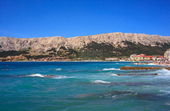 克罗地亚巴斯卡天空波浪天蓝色场景海水旅游假期海滩棕褐色海岸线图片