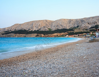 克罗地亚巴斯卡海滩沐浴者荒野波浪冲浪旅行旅游棕褐色蓝色假期图片