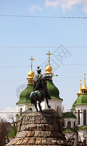 乌克兰著名的赫特曼博格丹赫梅尼茨基纪念碑圆顶假期历史金子地标艺术古董建筑学教会宗教图片