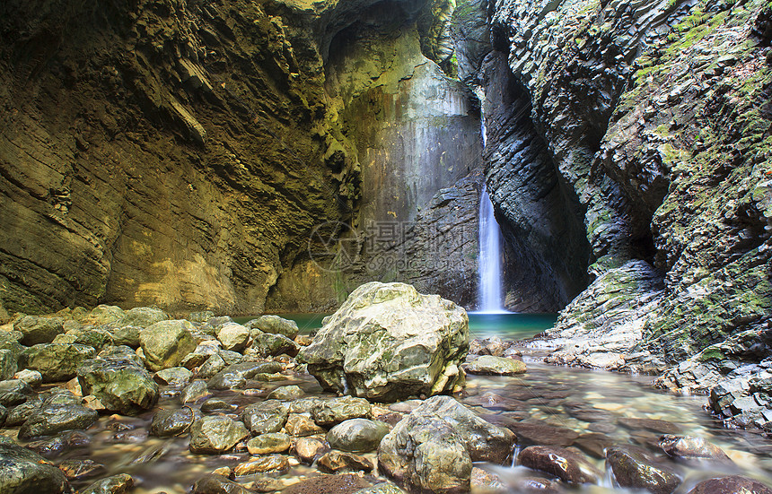 科扎克瀑布洞穴石头丛林国家侵蚀森林勘探公园溪流石灰石图片