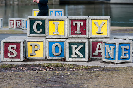 spokane 城市日落建筑街道市中心字母雕像盒子驾驶瀑布汽车图片