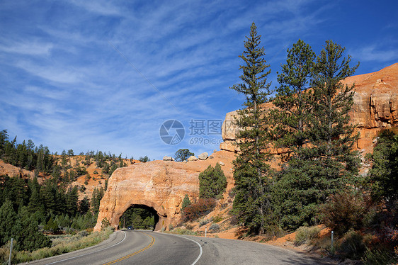 岩中的隧道峡谷精神大教堂拱门石头砂岩地质学生态公园旅游图片