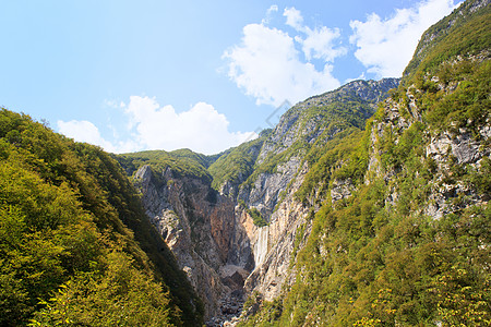 布卡河的洪水瀑布公园访问遗产远足旅游树桩森林溪流国家流动图片