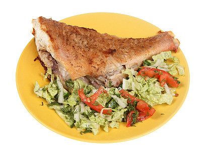 炸鱼和蔬菜沙拉水平海鲜白色黄色绿色黄瓜盘子茴香食物油炸图片