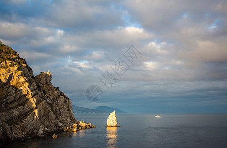 叫做赛船的岩石风景天空天气风暴海景海浪地平线大风图片