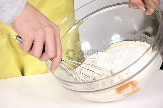 殴打妇女的妇女食物饮食混合物面粉滴水面包玻璃营养烹饪女士图片