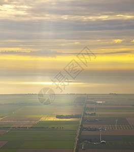 美丽的日出在荷兰的风景中图片