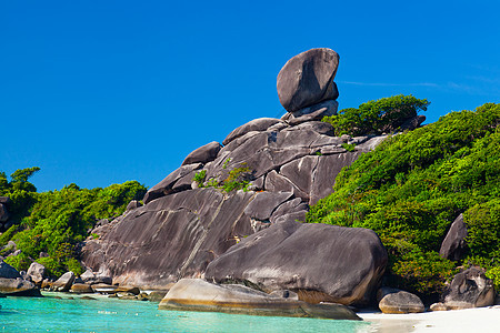 泰国西米兰群岛异国娱乐天蓝色晴天岛屿旅游国家群岛天际石头图片