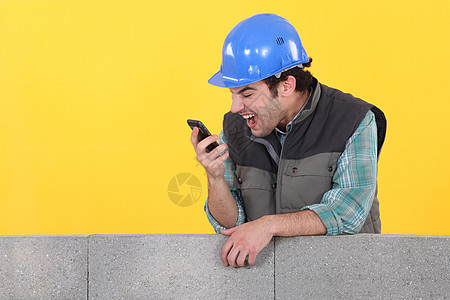 建筑工大喊着放下他的手机图片