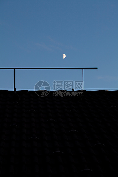 月亮在天顶的夜空中框架阳光摄影场景全景风景自由天气蓝色天空图片