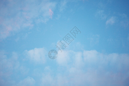 夜晚的天空和粉色云彩的背景背景蓝色场景天气自由风景阳光全景框架摄影图片