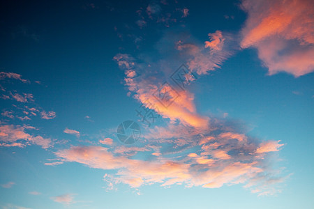 夜晚的天空和粉色云彩的背景背景框架阳光摄影场景全景自由风景蓝色天气图片