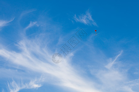 在蓝天背景上飞着风筝飞行细绳乐趣闲暇团体运动孤独自由寂寞城市图片
