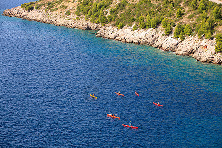 Kayaking 窃听乐趣跑步男人冒险便车朋友们行动溪流运动旅行图片