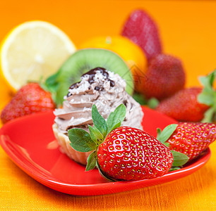 柠檬 麦当林 基维 蛋糕和草莓食物餐具水果飞碟液体文化甜点浆果糖果巧克力图片