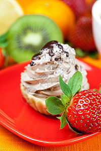 柠檬 麦当林 基维 蛋糕和草莓织物早餐食物盘子餐具浆果糕点飞碟奇异果巧克力图片