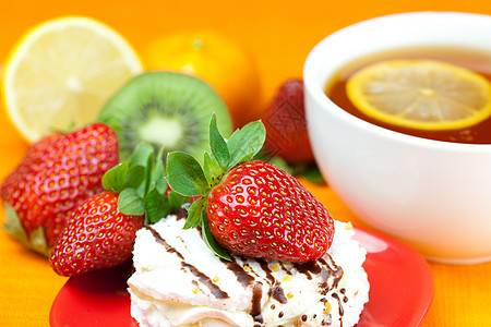 柠檬茶 莱蒙 通达林 kiwi 蛋糕和草莓柠檬巧克力水果液体杯子飞碟织物奇异果橙子餐具图片