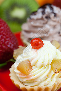 柠檬 麦当林 基维 蛋糕和草莓飞碟水果坚果糖果餐具美食奶油奇异果浆果叶子图片