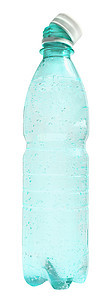 水塑料瓶子苏打矿泉水绿色背景图片
