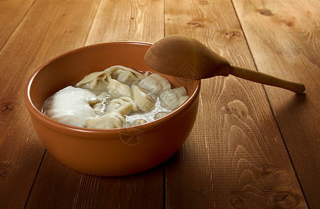 传统俄罗斯食物pelmeni糕点饺子烹饪水饺厨房盘子午餐美食面粉图片