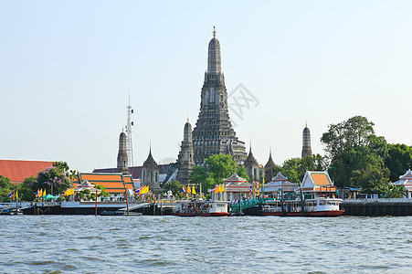 黎明寺 Wat Arun 在邦科的Chao Phraya河上寺庙地标神社旅游连体佛教徒景观文化假期天空图片