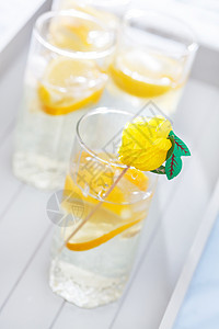 夏季饮料派对桌子玻璃酒店苏打热带酒精水果酒吧冷饮图片