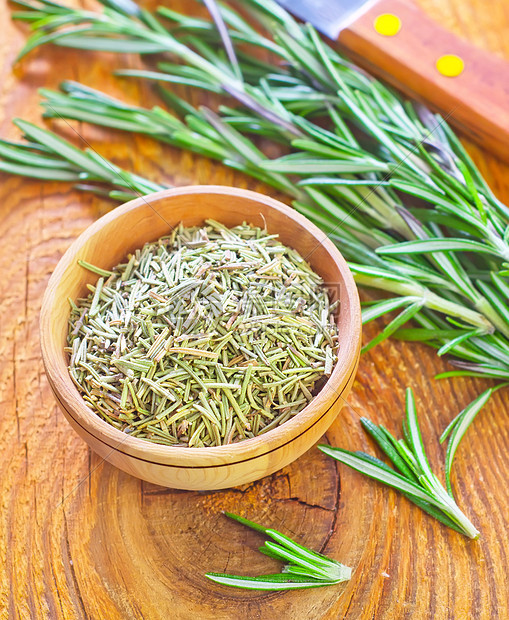 干玫瑰种子迷迭香植物香气麻布桌子芳香香料叶子味道图片