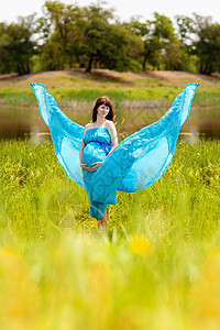 孕妇时装怀孕女孩快乐卫生父母产妇翅膀幸福女性腹部晴天裙子图片