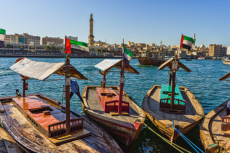 阿联酋迪拜湾溪上的船码头绳索历史帆船中心运输血管建筑物出租车海湾图片