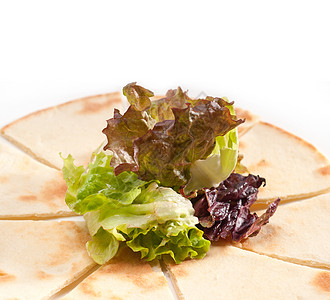 草莓沙拉大蒜皮塔面包比萨饼 上面有沙拉小吃照片三角形营养食物宏观美食面包饮食背景