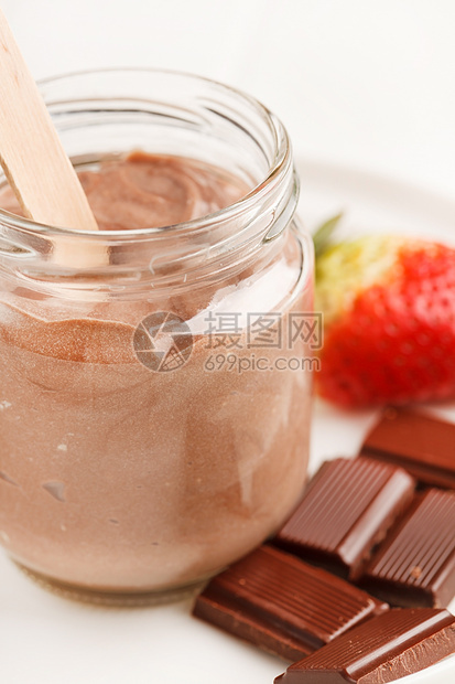 巧克力慕斯甜点摄影咖啡食物美食浆果勺子奶油棕色早餐图片