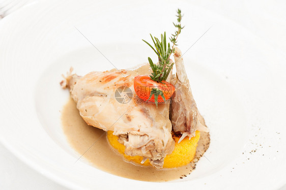 烤鸭西红柿食物番鸭蔬菜草药百里香小菜鸭子白色盘子图片