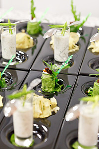 greek 酸奶 带花卷卷食物午餐黄瓜胡椒勺子营养奶油芹菜玻璃蔬菜图片