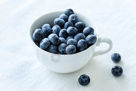 新鲜蓝莓早餐沼泽杯子季节甜点团体蓝色雾凇营养覆盆子图片