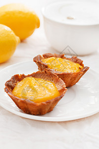 柠檬塔黄色馅饼甜点糕点水果咖啡柠檬食物白色脆皮图片