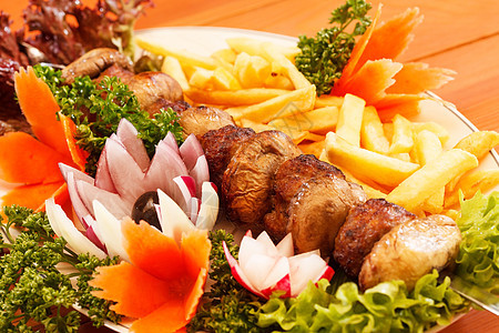 烤牛排肉串蔬菜炙烤羊肉土豆食物盘子风格洋葱花朵装饰图片