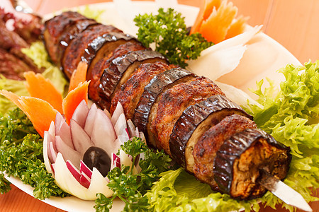 烤牛排肉串猪肉萝卜洋葱美食盘子炙烤食物装饰花朵土豆图片