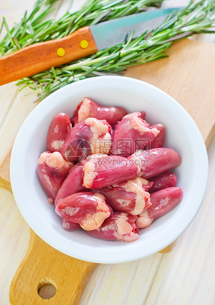 鸡心砧板烹饪动物五脏六腑心脏宏观家禽食物红色火鸡图片