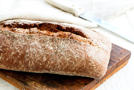 熟烤烤烤烤烤面包店家在切餐板上做面包早餐美食乡愁食物面粉饮食木板纤维小麦植物图片