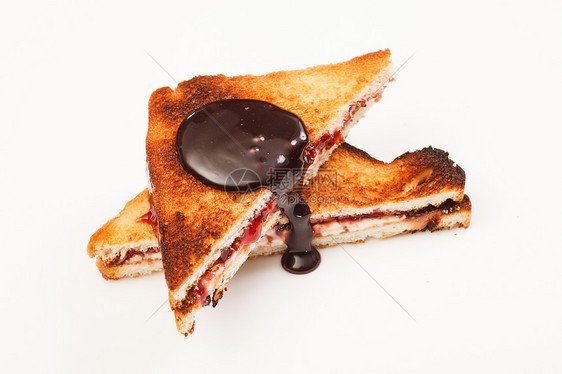 三明治加果酱和巧克力小吃小麦饮食覆盆子白色早餐传播食物营养坚果图片