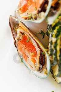 带有青锌壳的贝类美食烹饪饮食沙锅树叶政权蔬菜蒸汽钓鱼香菜图片