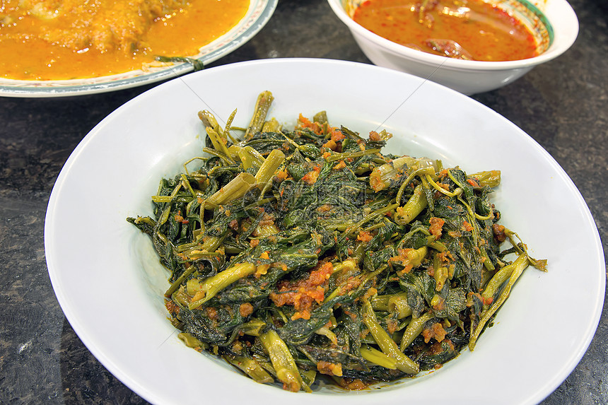 马来西亚烹饪盘子蔬菜荣耀辣椒菠菜植物餐厅午餐图片